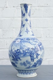 Een Chinese blauwwitte kan met figuratief decor rondom, Transitie periode