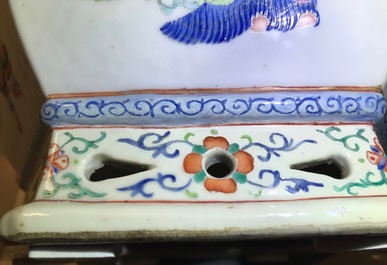 A Chinese famille rose Wu Shuang Pu jardini&egrave;re on stand, 19th C.