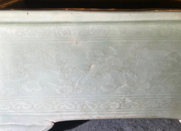 A Chinese celadon jardini&egrave;re and a Korean dragon-handle cup, 19th C.