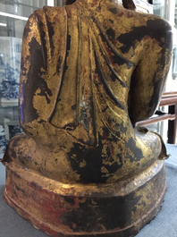 Un grand Bouddha de style Mandalay en bronze laqu&eacute;, dor&eacute; et incrust&eacute;, Birmanie, 19&egrave;me