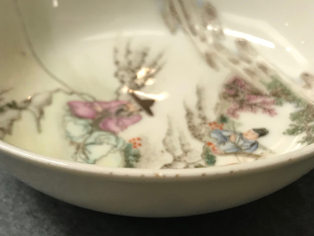 Un bol et une coupe en porcelaine de Chine famille rose, 19/20&egrave;me