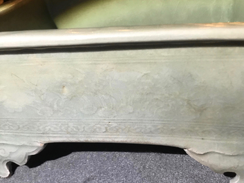 A Chinese celadon jardini&egrave;re and a Korean dragon-handle cup, 19th C.