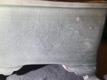 A Chinese celadon jardini&egrave;re and a Korean dragon-handle cup, 19th C.