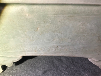 A Chinese celadon jardini&egrave;re and a Korean dragon-handle cup, 19th C.
