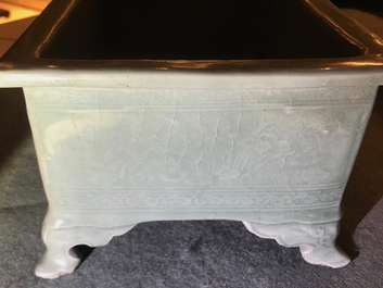 A Chinese celadon jardini&egrave;re and a Korean dragon-handle cup, 19th C.