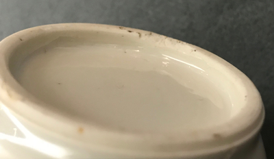 Un vase de forme rouleau en porcelaine de Chine famille verte, Kangxi