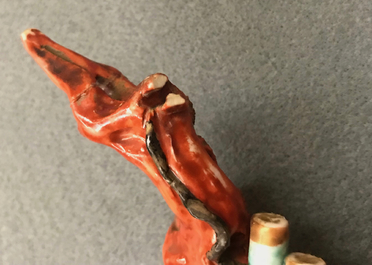 Een grote Chinese famille rose figuur van Shou Lao, 19/20e eeuw