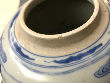 Een blauwwitte Chinese gemberpot met spelende jongens, Kangxi