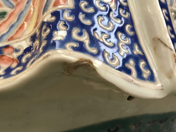 Een grote Chinese famille rose figuur van Shou Lao, 19/20e eeuw