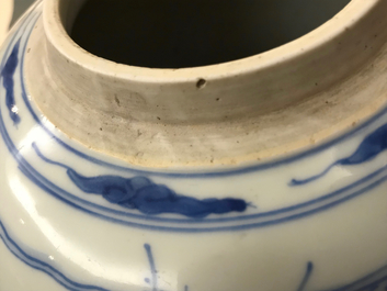 Een blauwwitte Chinese gemberpot met spelende jongens, Kangxi