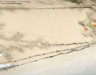 Een paar Chinese qianjiang cai hoedensteunen met landschapsdecor, 19/20e eeuw