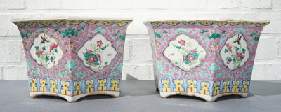 A pair of Chinese famille rose Peranakan style jardini&egrave;res, 19th C.