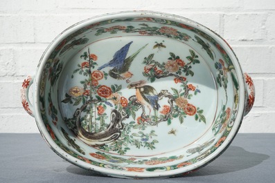 A Chinese famille verte tripod basin with birds among foliage, Kangxi