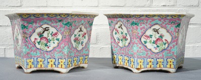 A pair of Chinese famille rose Peranakan style jardini&egrave;res, 19th C.