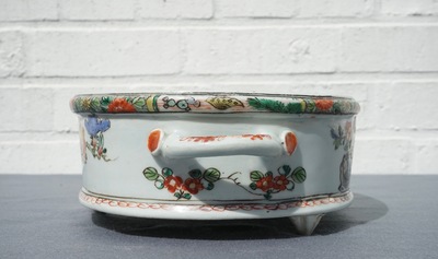 A Chinese famille verte tripod basin with birds among foliage, Kangxi