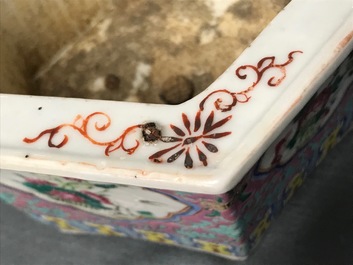 A pair of Chinese famille rose Peranakan style jardini&egrave;res, 19th C.