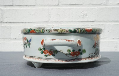 A Chinese famille verte tripod basin with birds among foliage, Kangxi