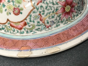 Een Chinese famille rose dekselvaas, Qianlong merk, 19e eeuw
