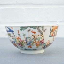 Un bol et une coupe en porcelaine de Chine famille rose, 19/20&egrave;me
