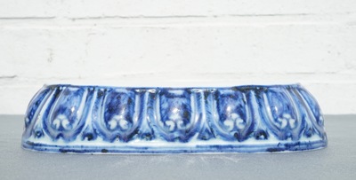 A Chinese blue and white lotus throne-shaped stand, Xuande mark, 19/20th C.