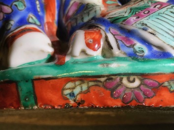 Une figure de Bouddha et une de Shou Lao en porcelaine de Chine famille rose, 19/20&egrave;me