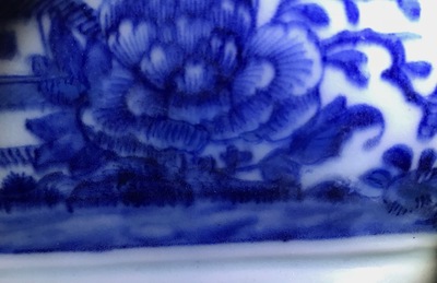 A Chinese blue and white tureen and cover on stand, Qianlong