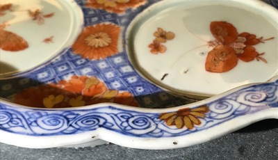 A rare Chinese Imari-style condiments dish with butterflies, Qianlong