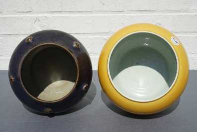 Two Chinese monochrome eggplant- and yellow-glazed jars, 19/20th C