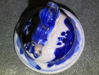 Un bel ensemble en porcelaine de Chine bleu et blanc, Kangxi et apr&egrave;s