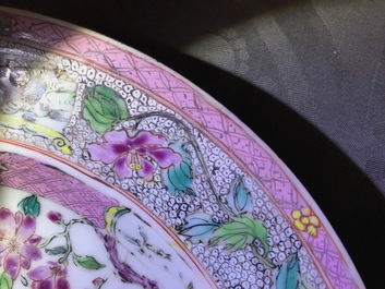 Deux paires d'assiettes en porcelaine de Chine famille rose et verte, Yongzheng/Qianlong