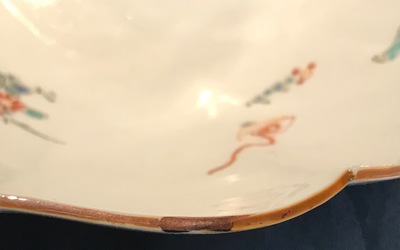 Een Japanse lotusvormige Kakiemon kom met spelende jongens, Edo, 17e eeuw