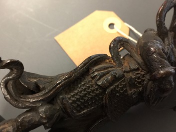 Une figure de Bouddha et une d'un musicien en bronze, Chine et Sino-Tibet, 17/18&egrave;me