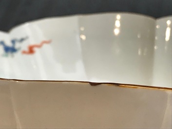 Een Japanse lotusvormige Kakiemon kom met spelende jongens, Edo, 17e eeuw