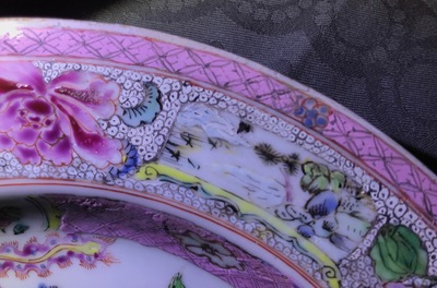 Deux paires d'assiettes en porcelaine de Chine famille rose et verte, Yongzheng/Qianlong