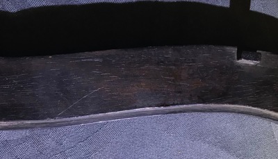 Een Chinees houten schrijn met inscriptie en inlegwerk, 19/20e eeuw