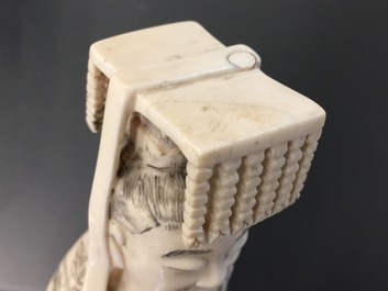 Five various Chinese carved ivory figures, 19/20th C.