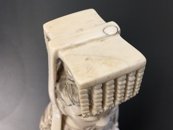 Five various Chinese carved ivory figures, 19/20th C.