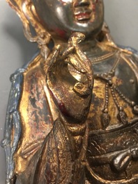 Un mod&egrave;le de Guanyin en bronze dor&eacute; et laqu&eacute;, Chine, Ming