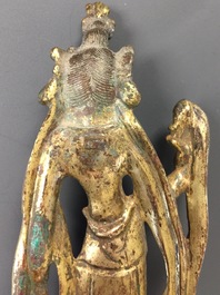 Une figure de Guanyin en bronze dor&eacute;, Chine, Tang ou apr&egrave;s