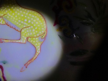 A pair of Chinese famille rose plates with deers, Yongzheng/Qianlong