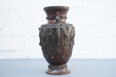 Un vase en bronze incrust&eacute;, Sino-Tibet, 18/19&egrave;me