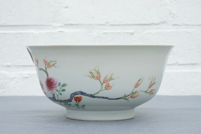 A Chinese famille rose bowl with flowers, Daoguang mark, 19/20th C.