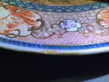 A large Chinese famille rose dish with mandarin design, Qianlong