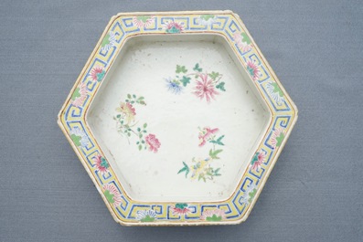 A Chinese famille rose Wu Shuang Pu jardini&egrave;re on stand, 19th C.