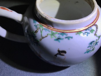 Une th&eacute;i&egrave;re en porcelaine de Chine famille rose &agrave; d&eacute;cor d'une femme et un gar&ccedil;on, Qianlong