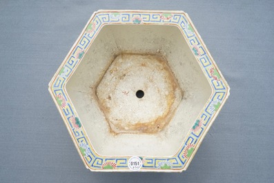 A Chinese famille rose Wu Shuang Pu jardini&egrave;re on stand, 19th C.