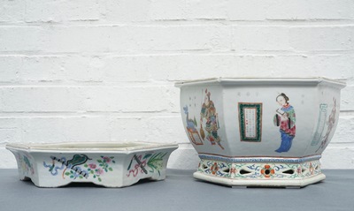 A Chinese famille rose Wu Shuang Pu jardini&egrave;re on stand, 19th C.