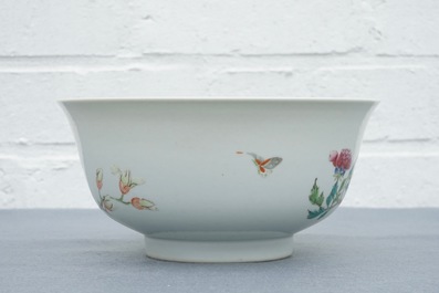 A Chinese famille rose bowl with flowers, Daoguang mark, 19/20th C.