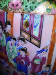 Een paar Chinese Canton famille rose vazen, 19e