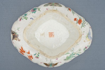 A Chinese famille rose bowl on foot, Jiaqing mark, 19th C.